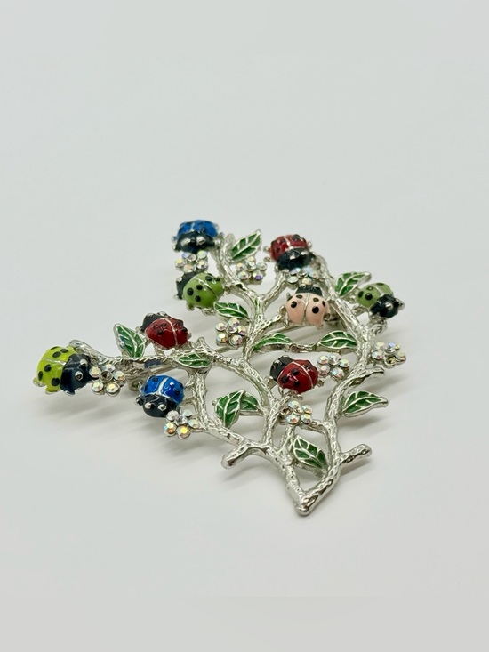 Ladybug Branch Brooch - Picture 3 of 6